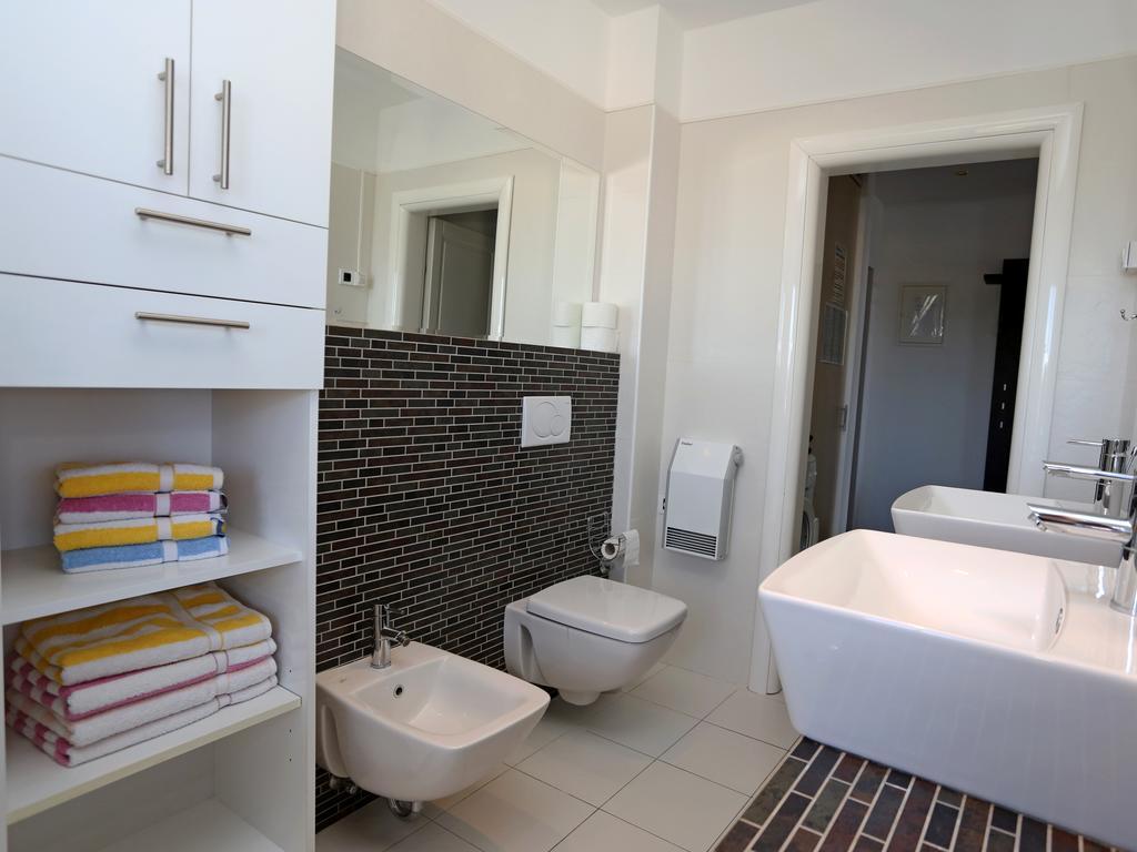 Lovely Apartment With Beautiful Pool 프리모스턴 외부 사진
