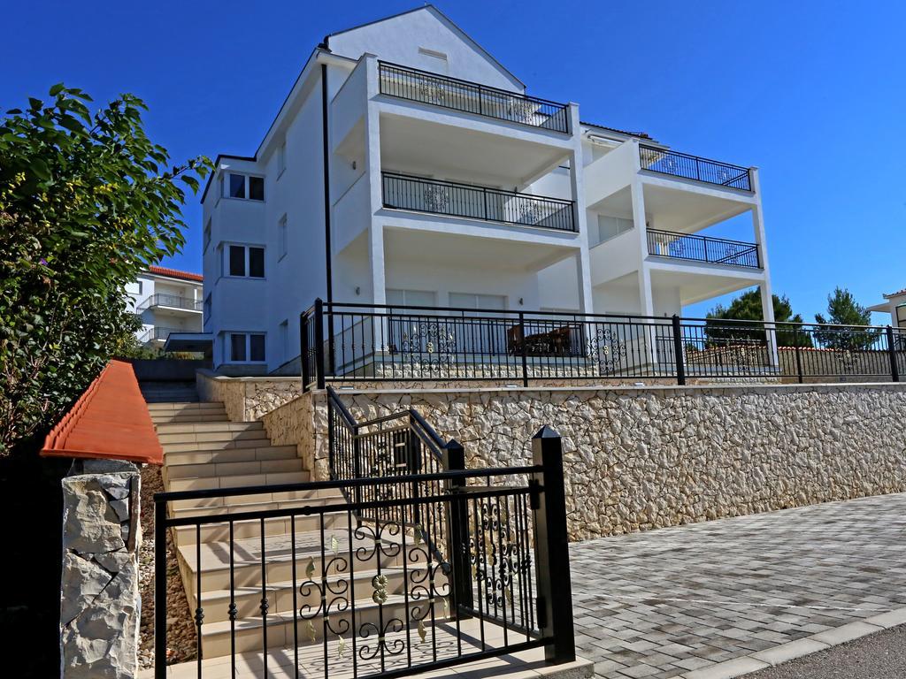 Lovely Apartment With Beautiful Pool 프리모스턴 외부 사진