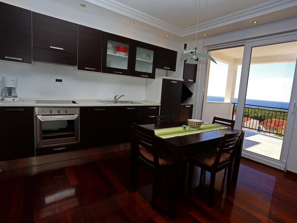 Lovely Apartment With Beautiful Pool 프리모스턴 외부 사진